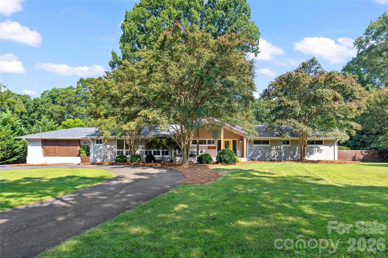 1222 Burtonwood Cir., Charlotte, NC 28212