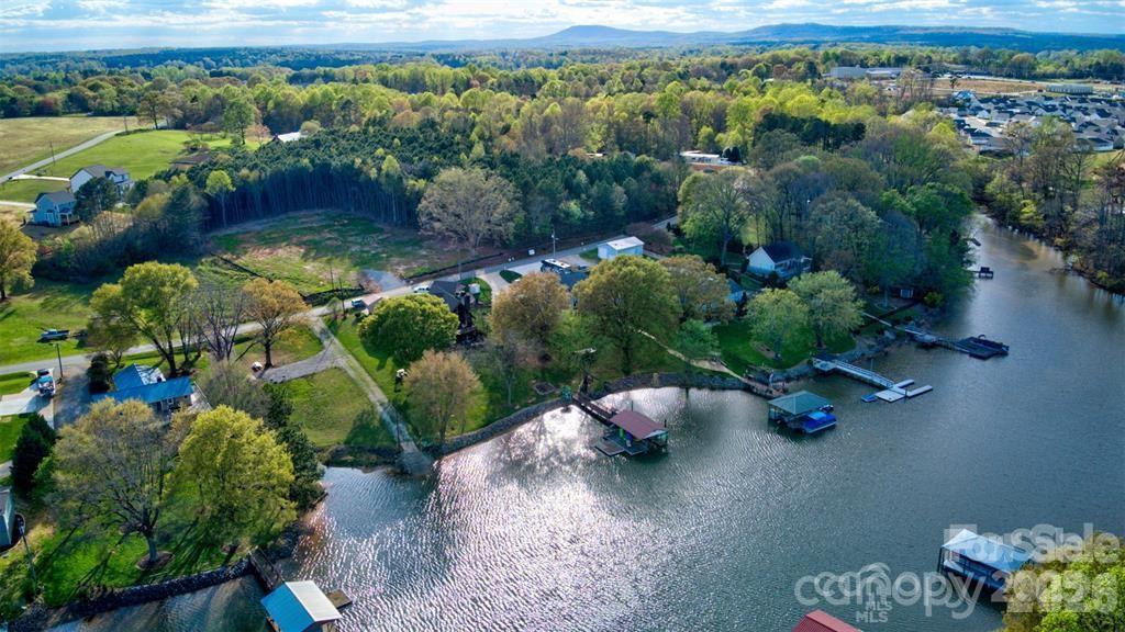 4279 Candlewood Dr., Sherrills Ford, NC 28673