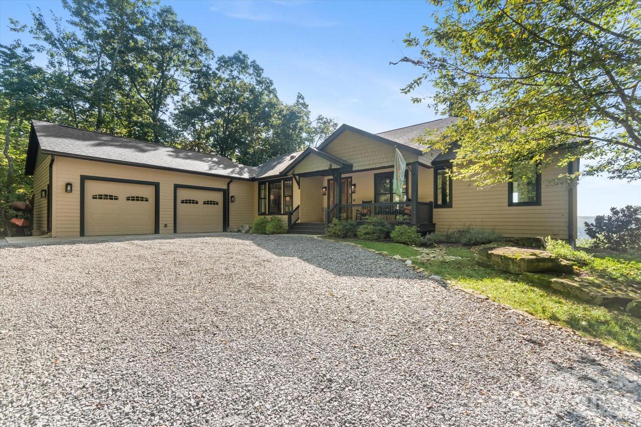 61 Firefly Ln., Pisgah Forest, NC 28768
