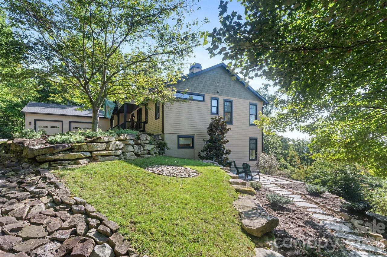 61 Firefly Ln., Pisgah Forest, NC 28768
