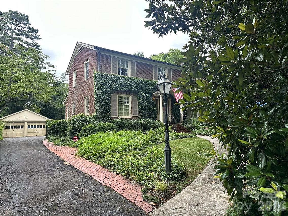 2001 Radcliffe Ave., Charlotte, NC 28207