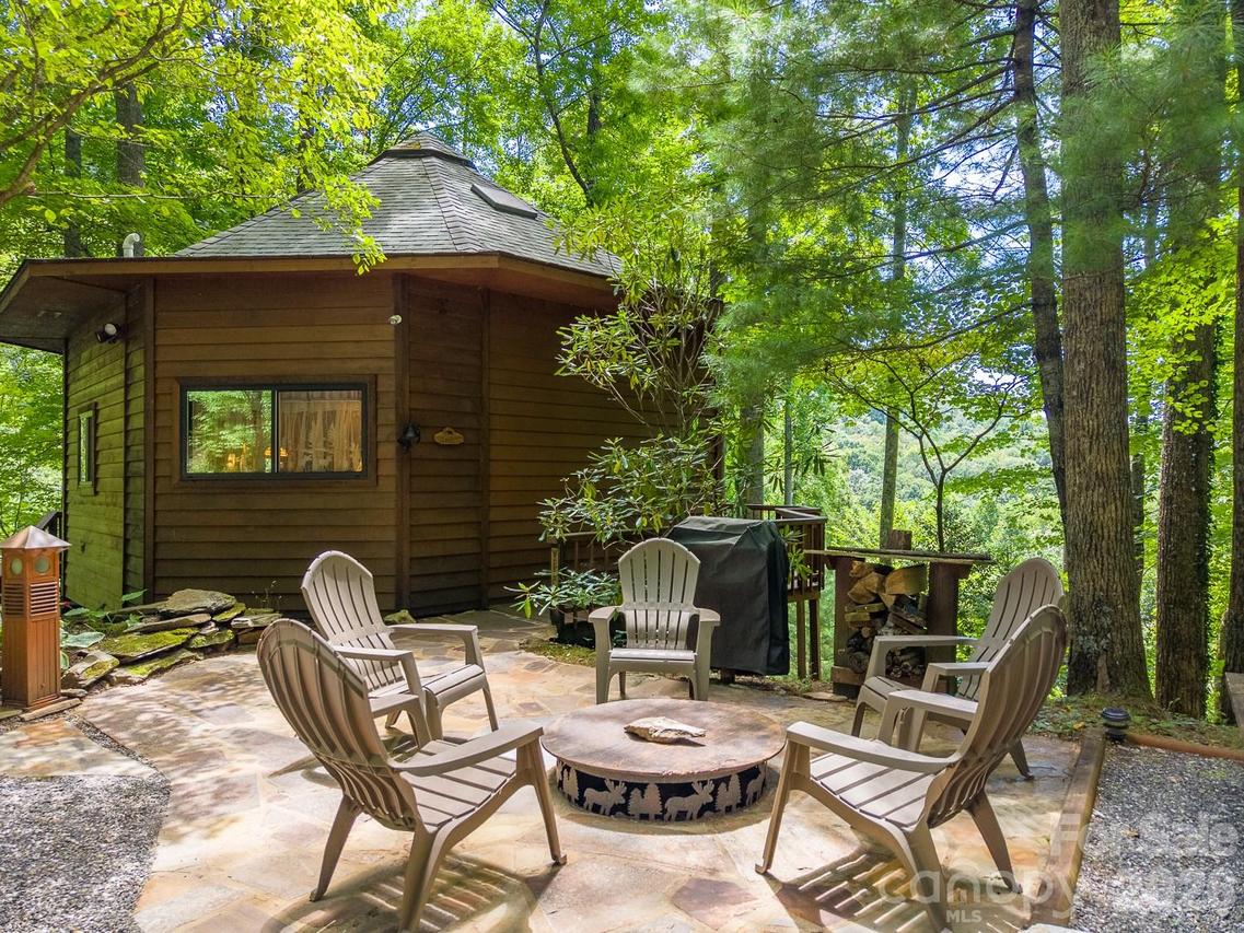 204 Mountain Laurel Dr., Bryson City, NC 28713