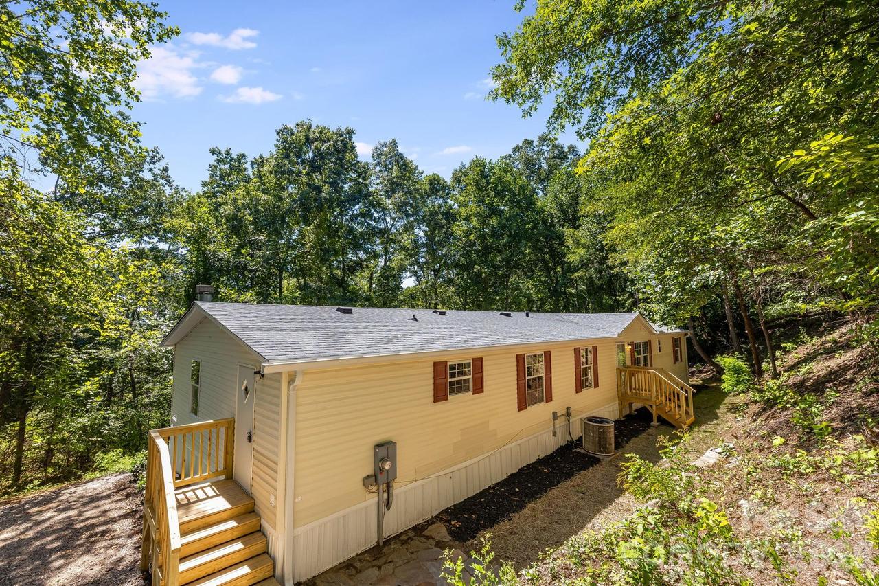 81 Spring Mountain Rd., Fairview, NC 28730