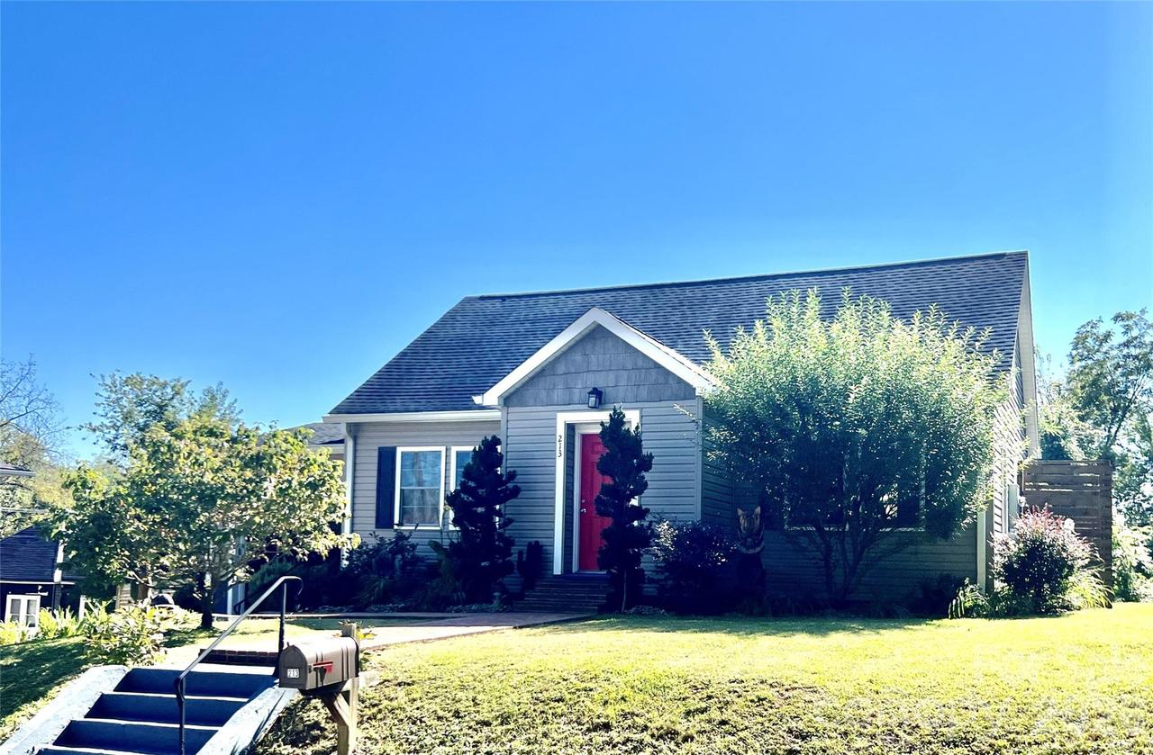 213 Erwin St., Morganton, NC 28655