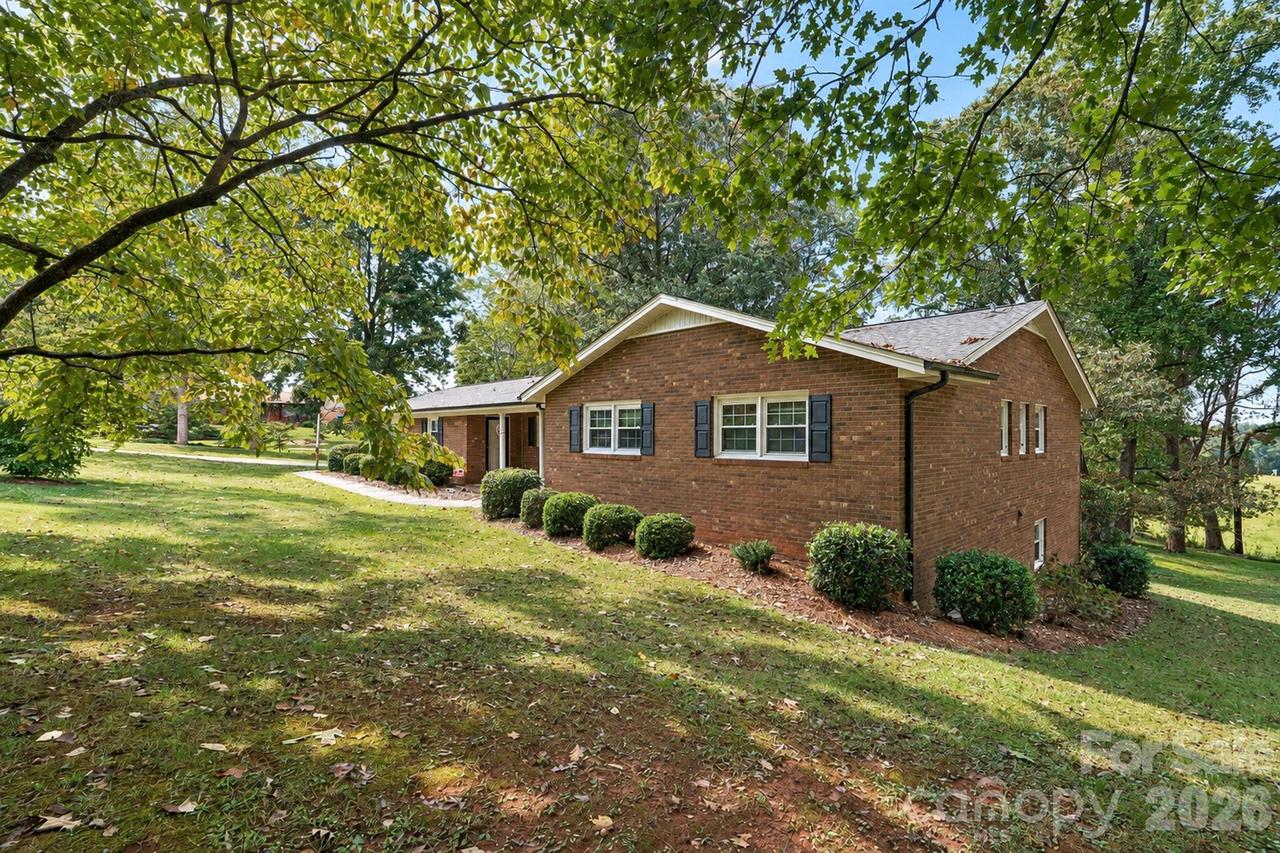 116 White Dogwood Ln., Statesville, NC 28625