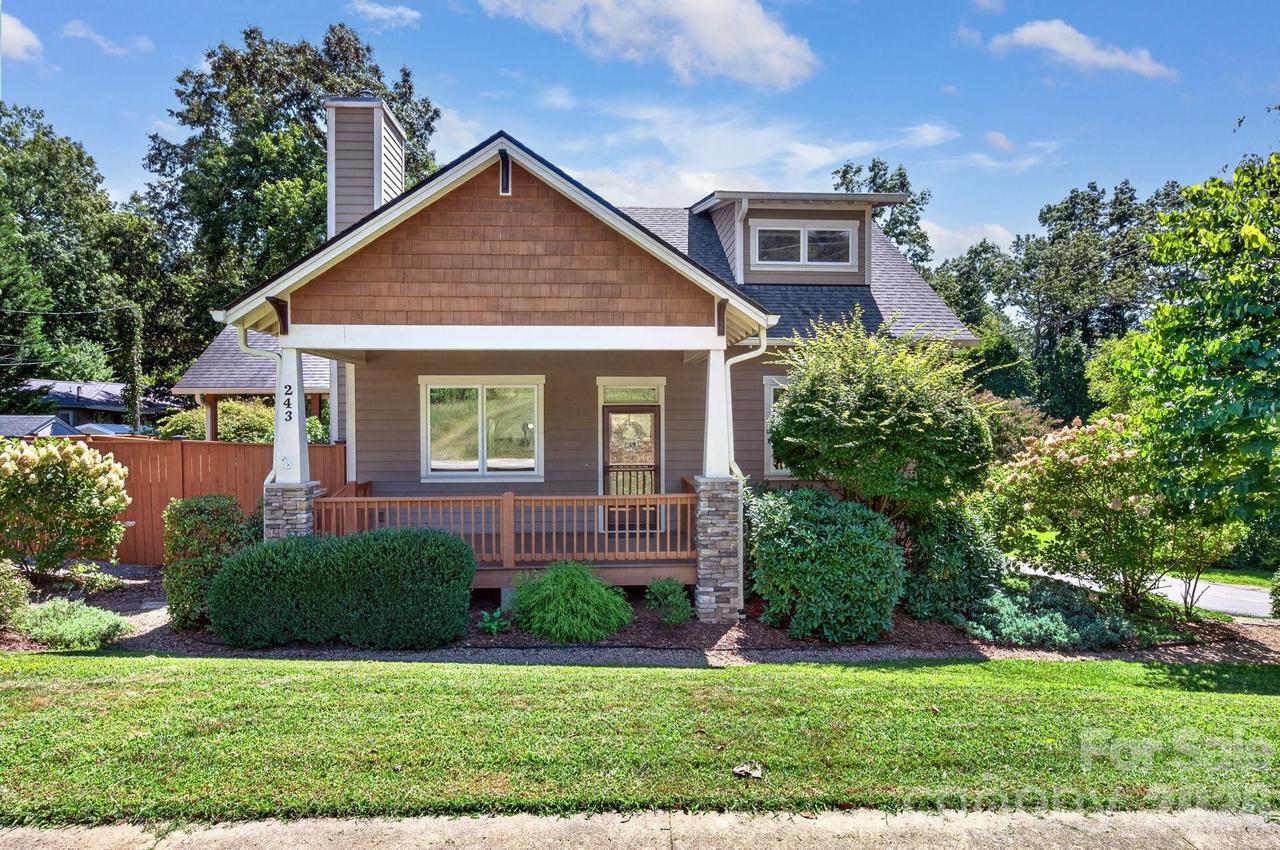 243 Cragmont Rd., Black Mountain, NC 28711