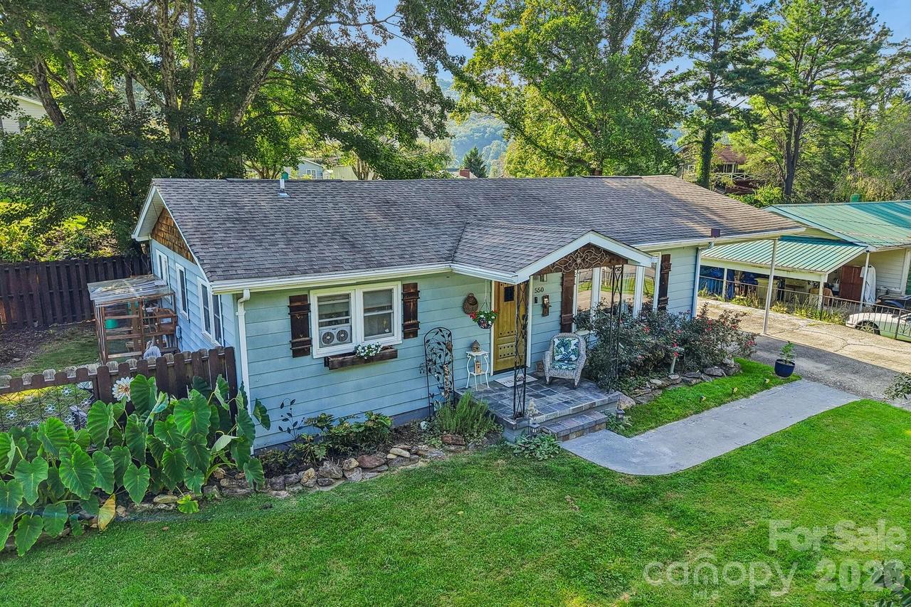 550 Lickstone Rd., Waynesville, NC 28786
