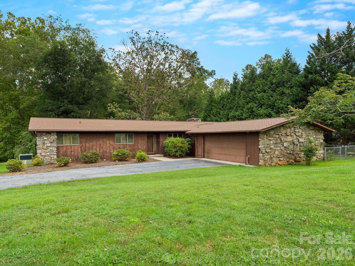343 White Pine Dr., Fletcher, NC 28732