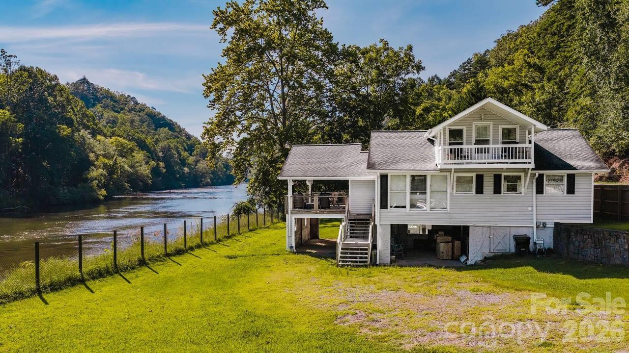 1380 Highway 19a Hwy., Whittier, NC 28789