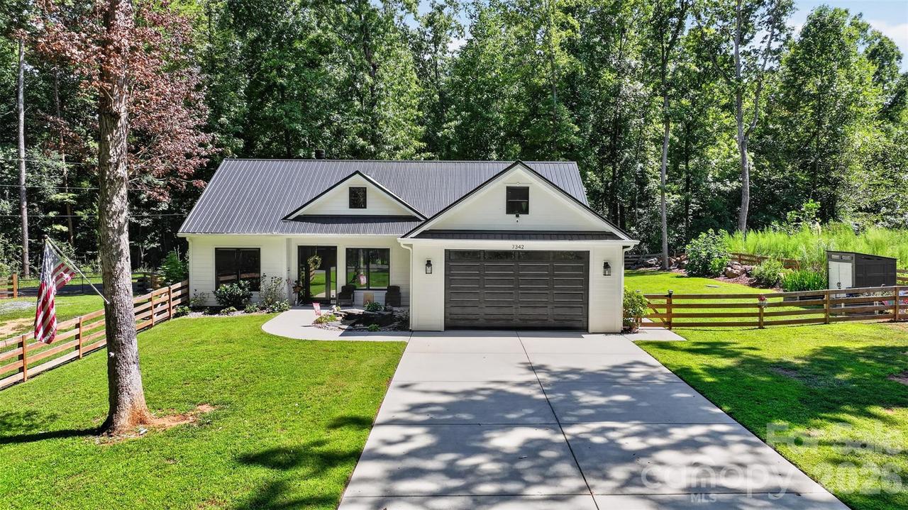 7342 Milan Dr., Huntersville, NC 28078
