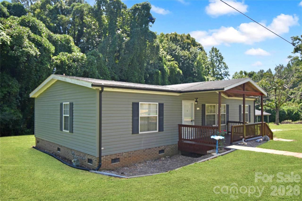 432 Forest Pl., Lenoir, NC 28645