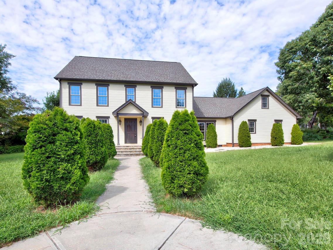 1401 Heatherloch Dr., Gastonia, NC 28054