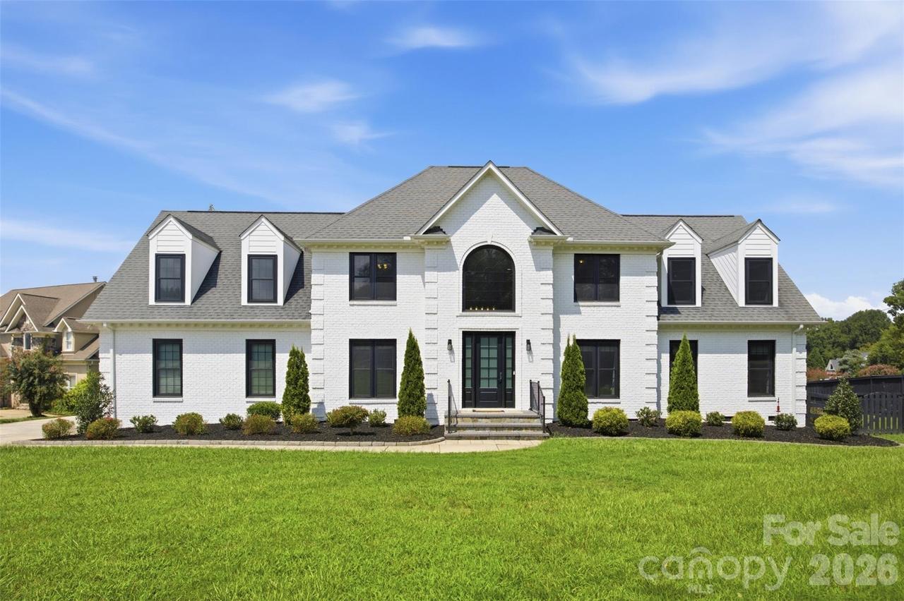 1002 Heather Glen Dr., Matthews, NC 28104