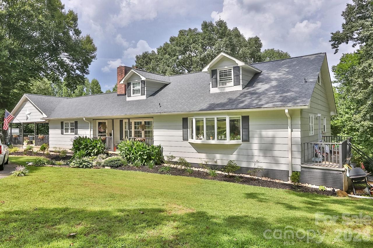 1725 Fred Hinshaw Rd., Yadkinville, NC 27055