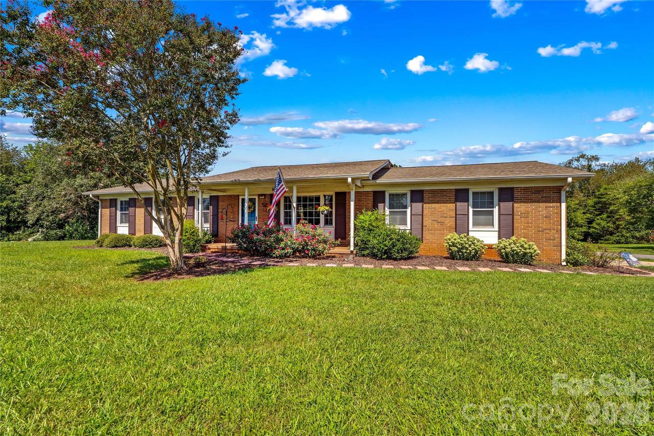 306 S Greenbriar Rd., Statesville, NC 28625
