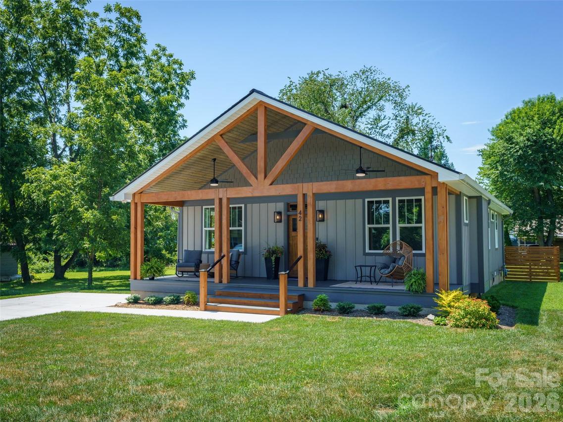 42 Summit Ave., Brevard, NC 28712