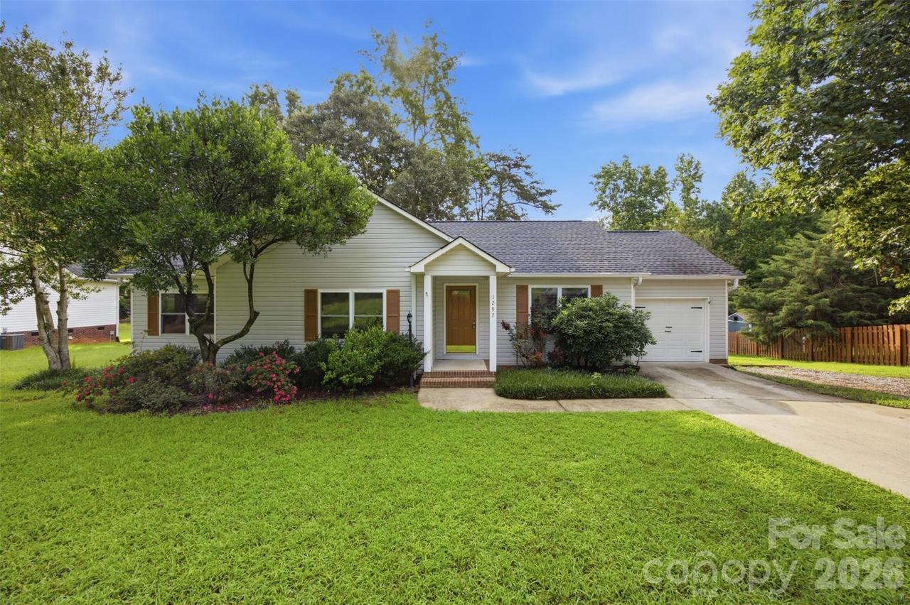 1297 Creekview Dr., Gastonia, NC 28052