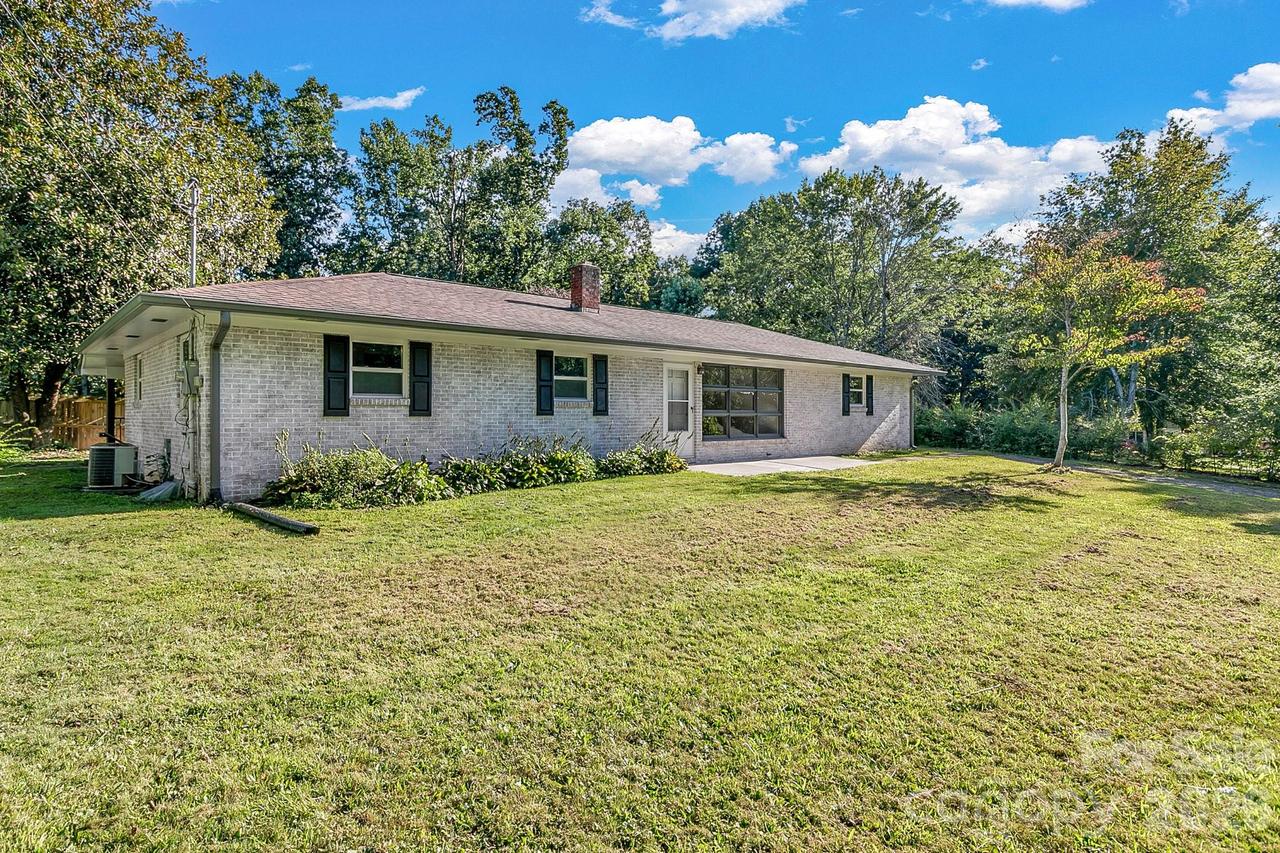 25 Hickory Tree Rd., Asheville, NC 28805