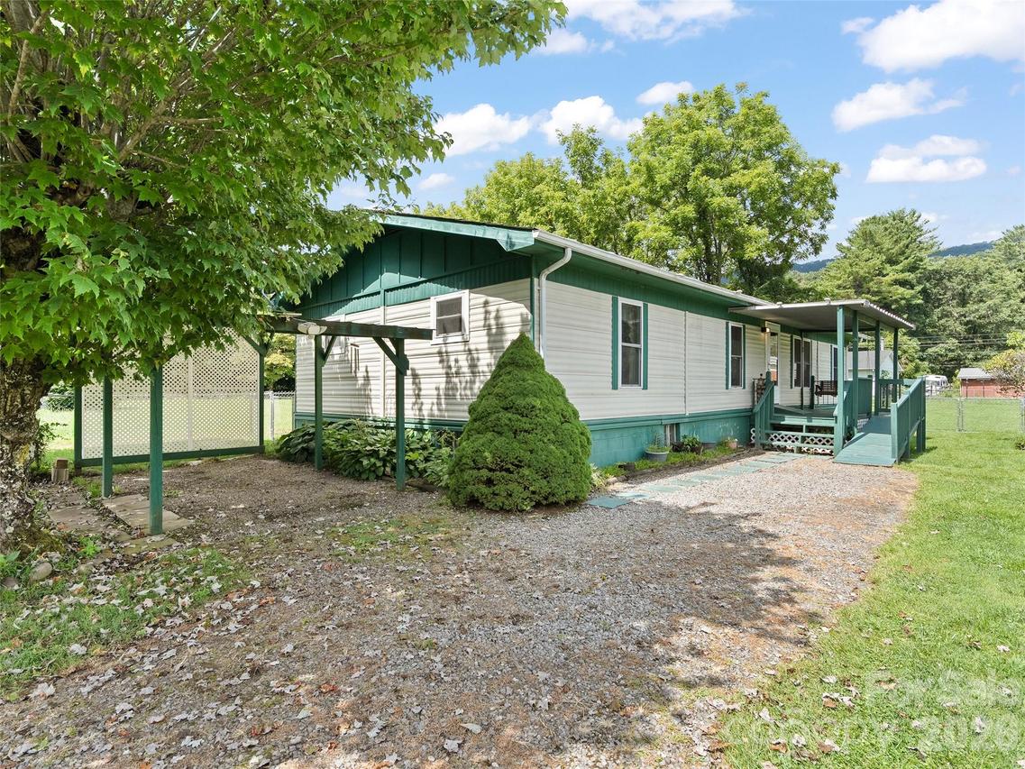1254 Sulphur Springs Rd., Waynesville, NC 28786