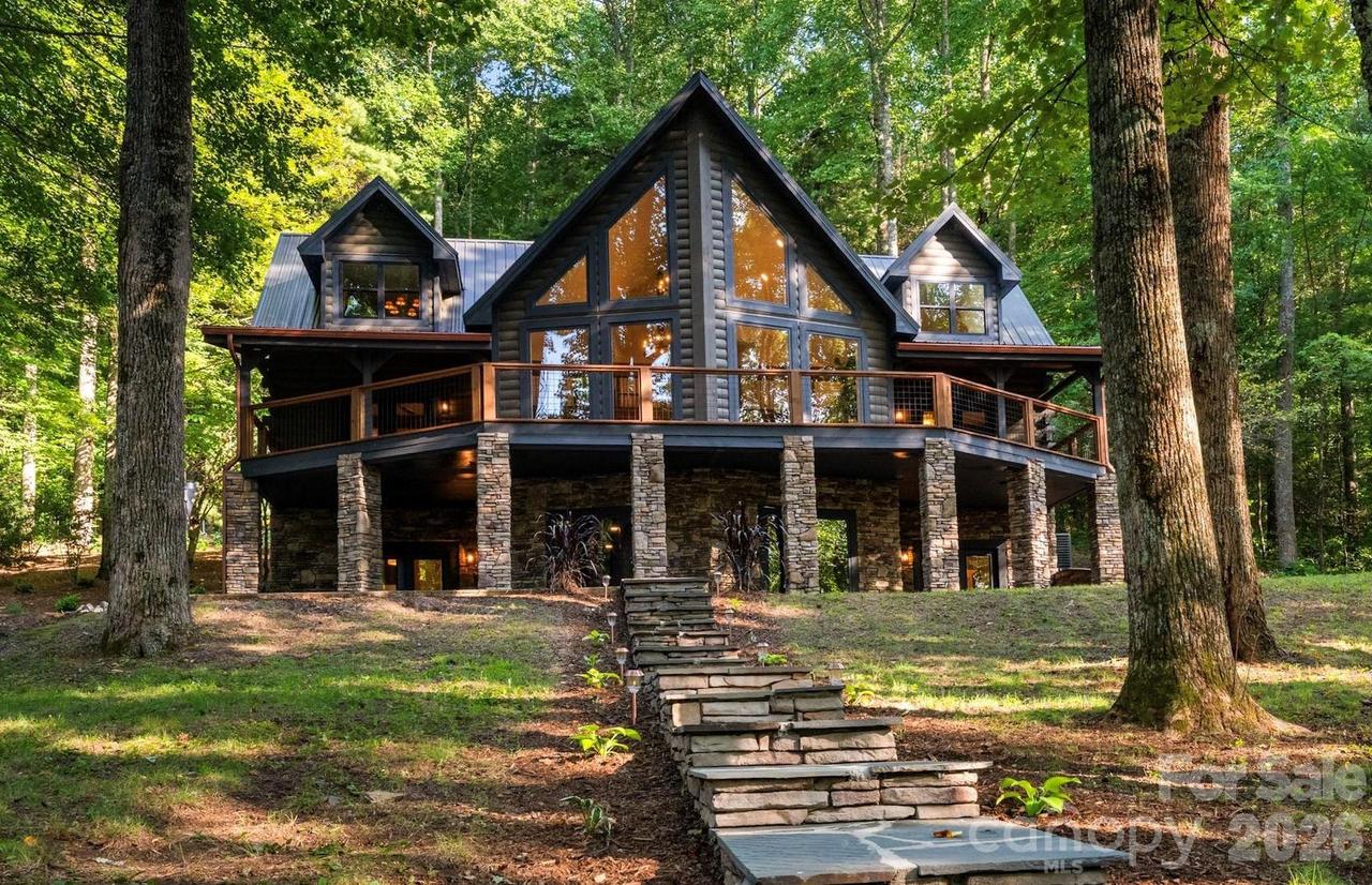 40 Boulder Ln., Hendersonville, NC 28792