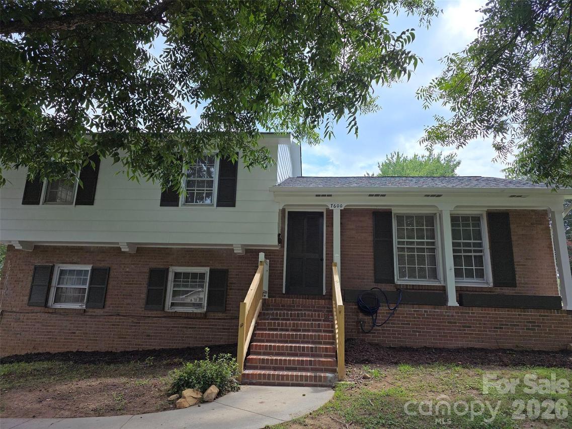 7600 Woodstream Dr., Charlotte, NC 28210