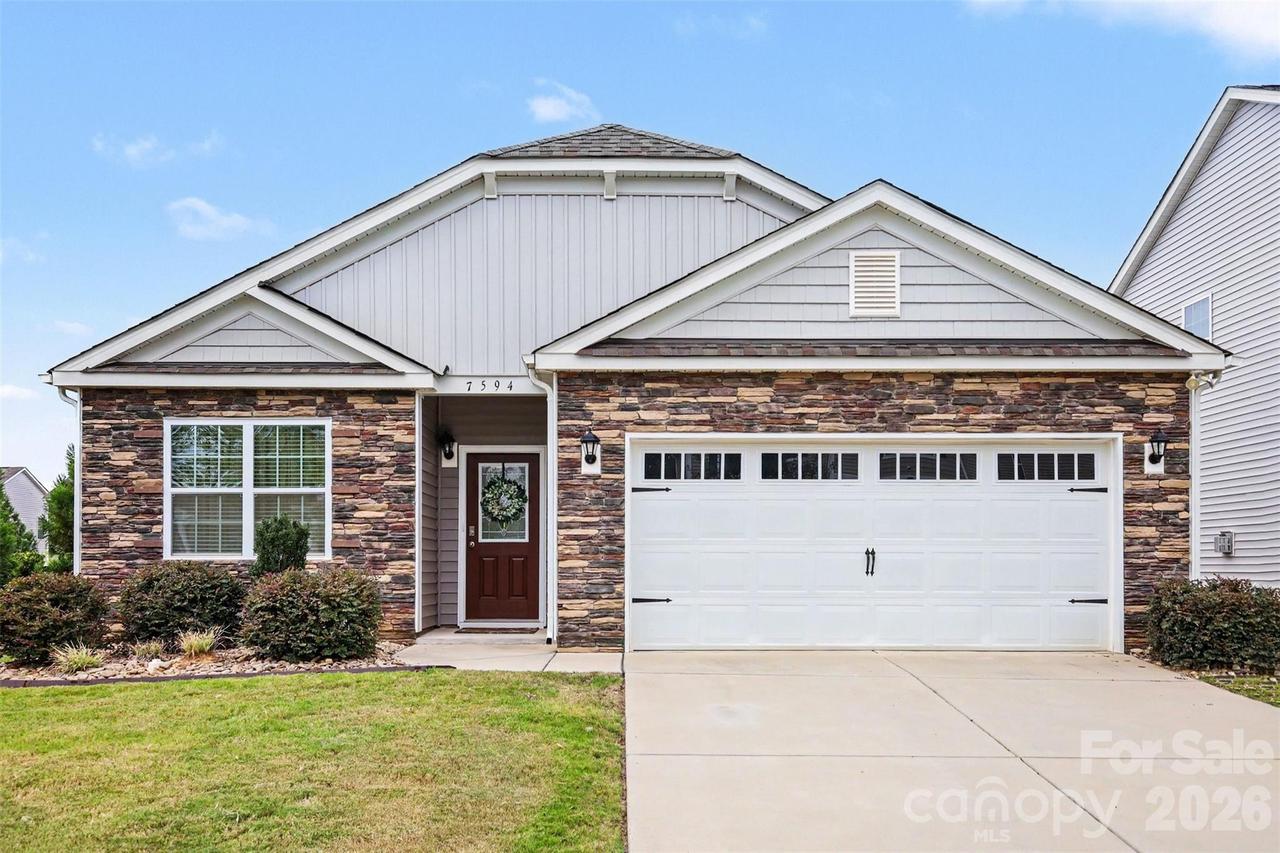 7594 Stonehouse Dr., Gastonia, NC 28056