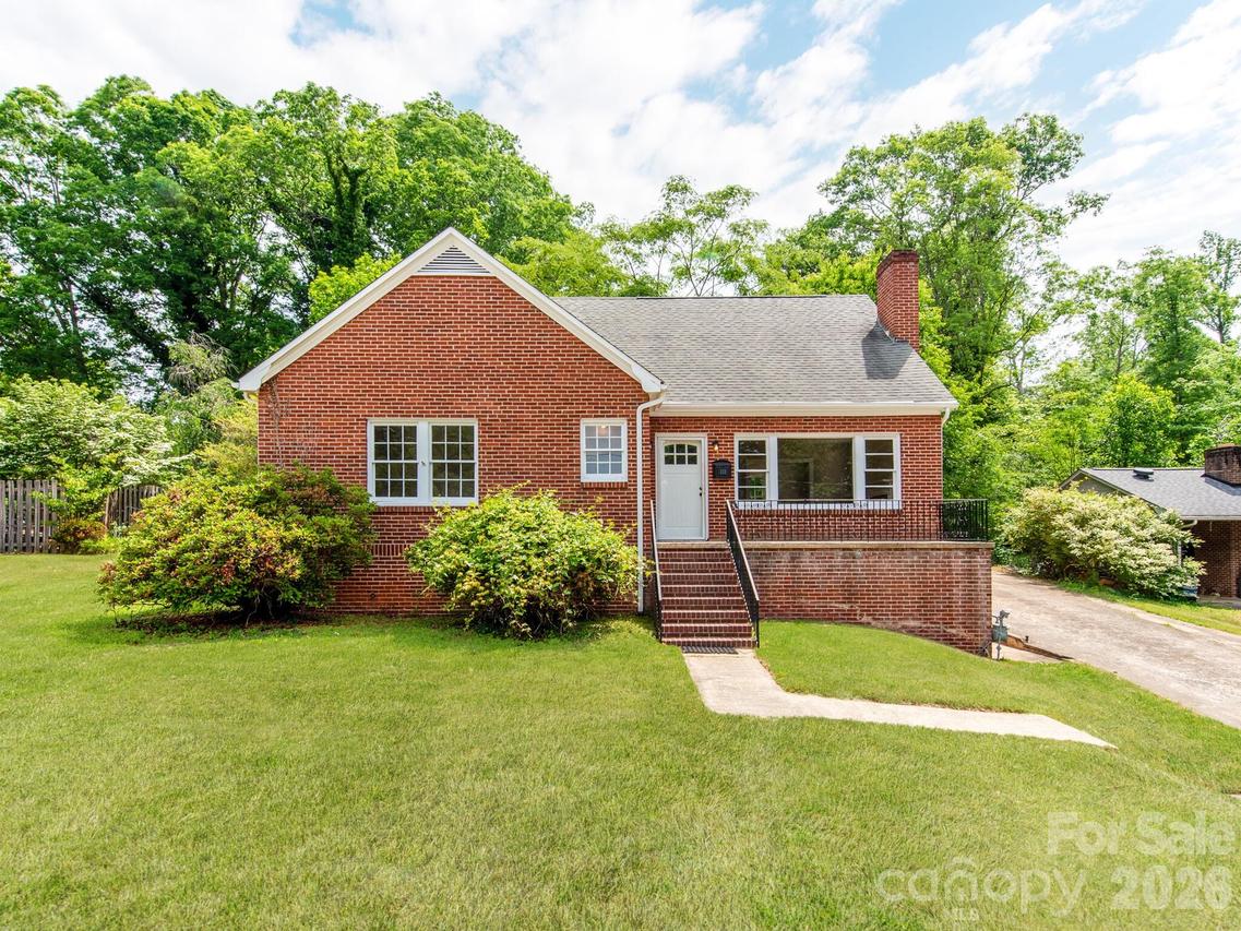 113 Falls St., Morganton, NC 28655