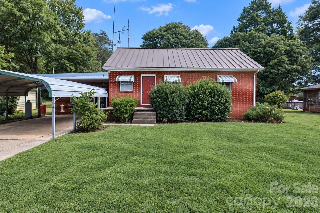 628 N Kelly St., Statesville, NC 28677