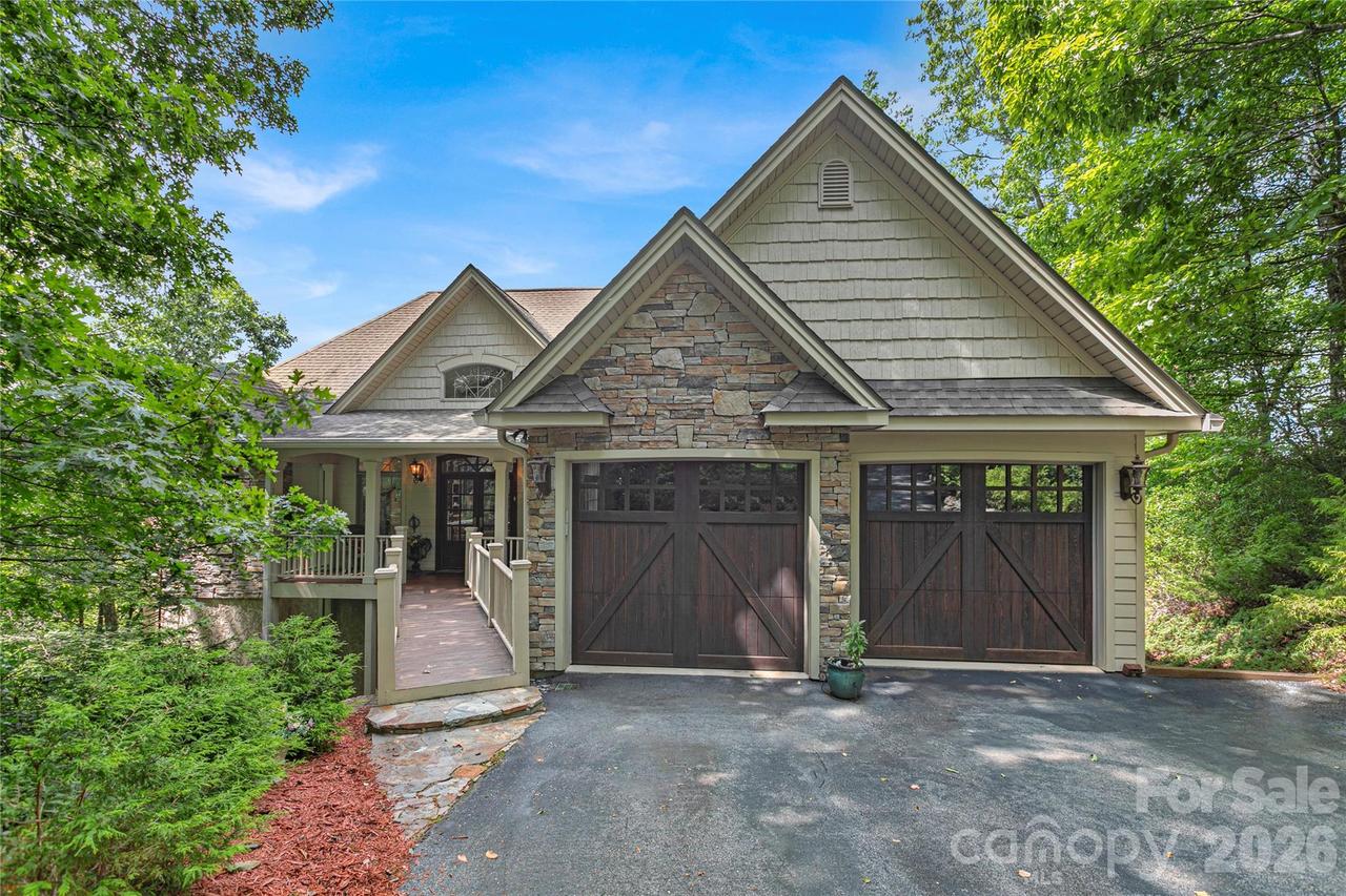 303 Wodigeasgohi Dr., Brevard, NC 28712