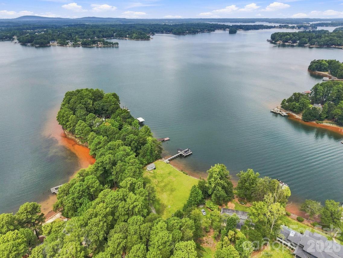 106 Stepaside Ln., Mooresville, NC 28117