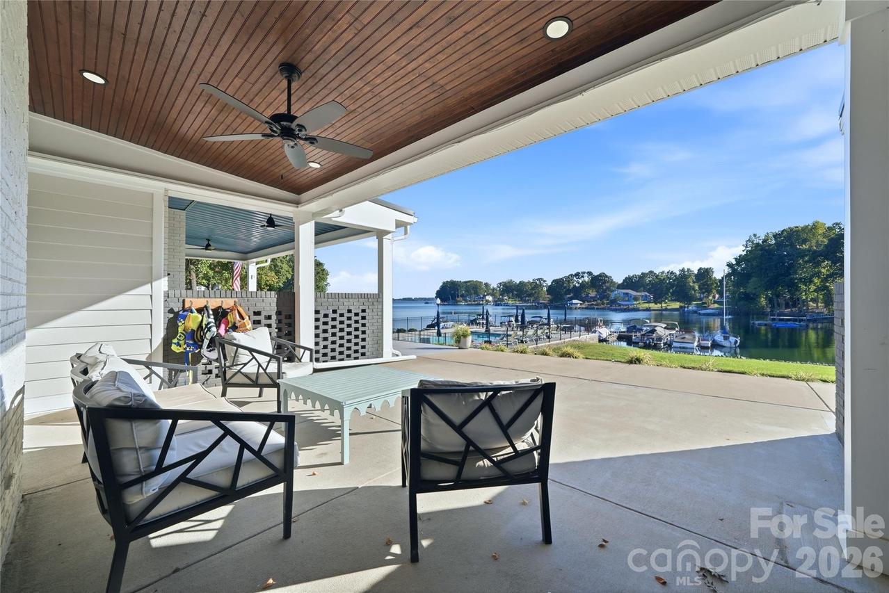 8014 Westcape Dr., Denver, NC 28037