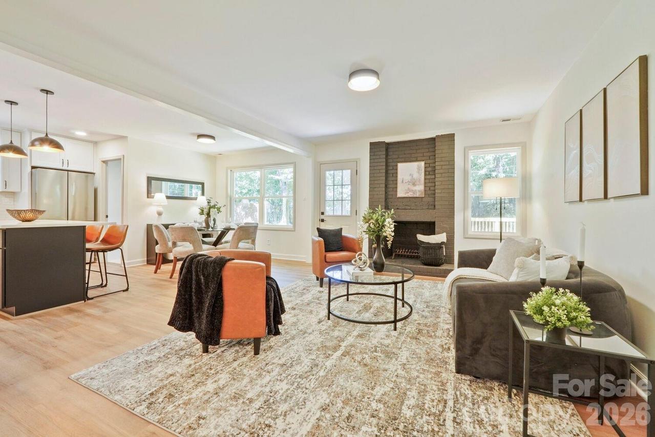 900 Burtonwood Cir., Charlotte, NC 28212