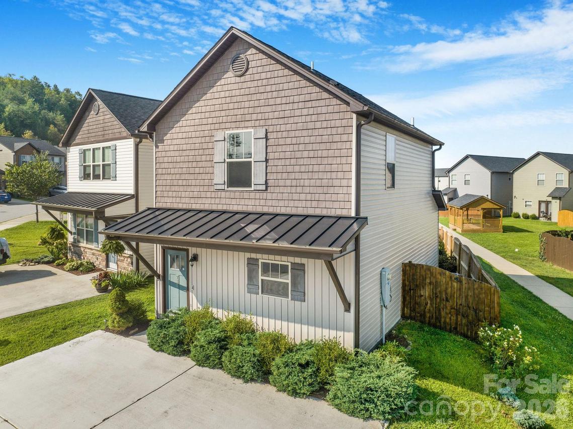 738 Cardwell Ln., Fletcher, NC 28732