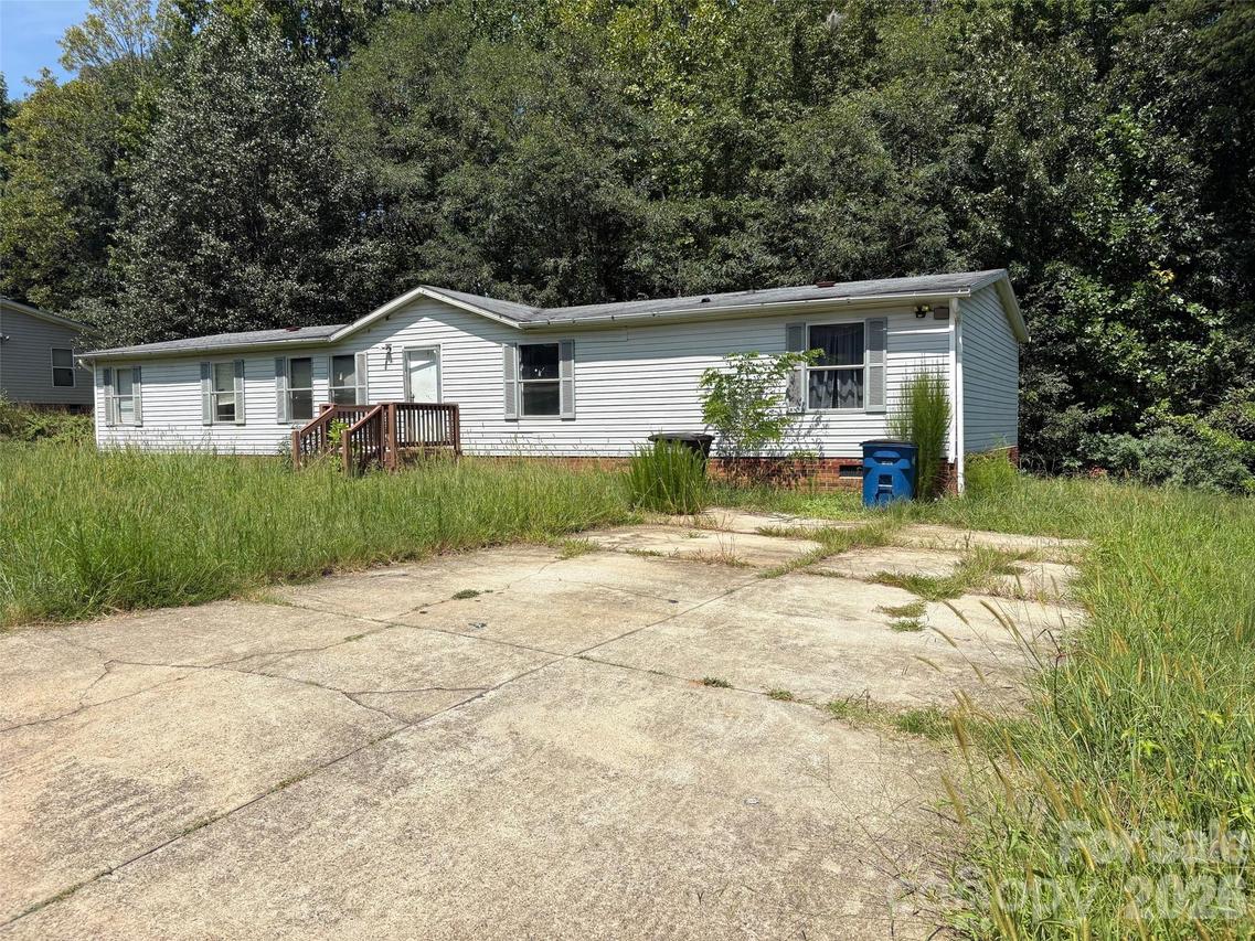 317 Forest Hollow Dr., Statesville, NC 28677