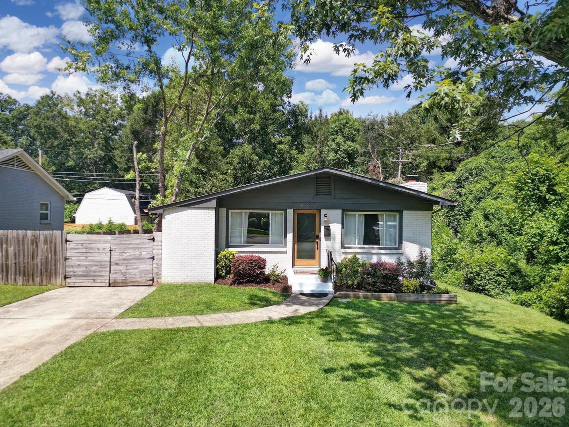 3335 Dunaire Dr., Charlotte, NC 28205