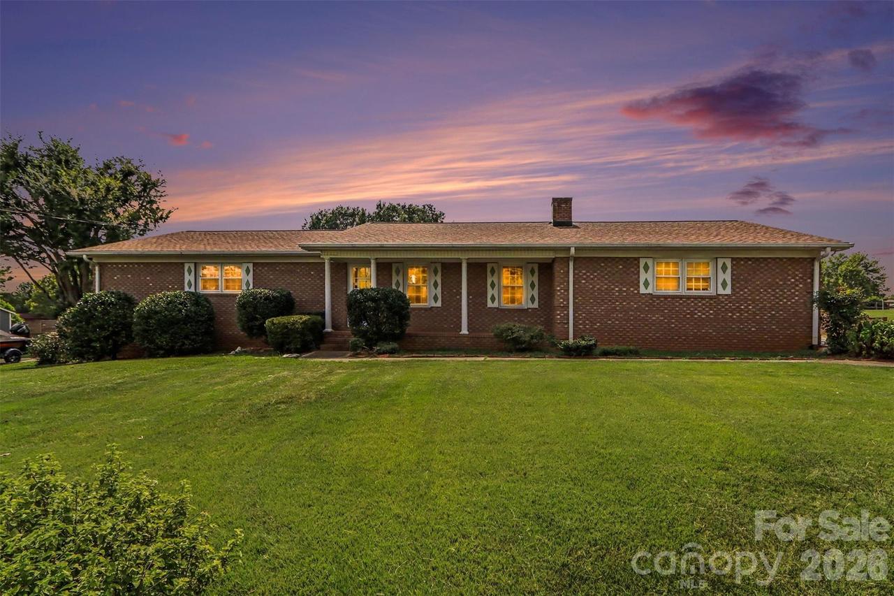 1018 Rembrandt Dr., Concord, NC 28027