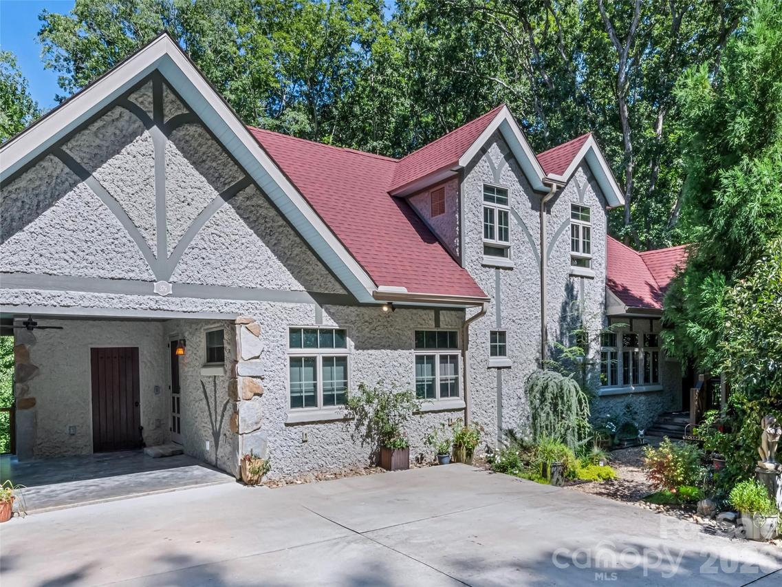 379 Holston Village Rd., Waynesville, NC 28786