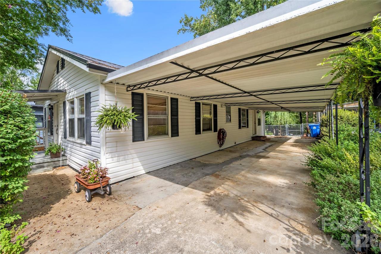 2 Bostic Pl., Asheville, NC 28803