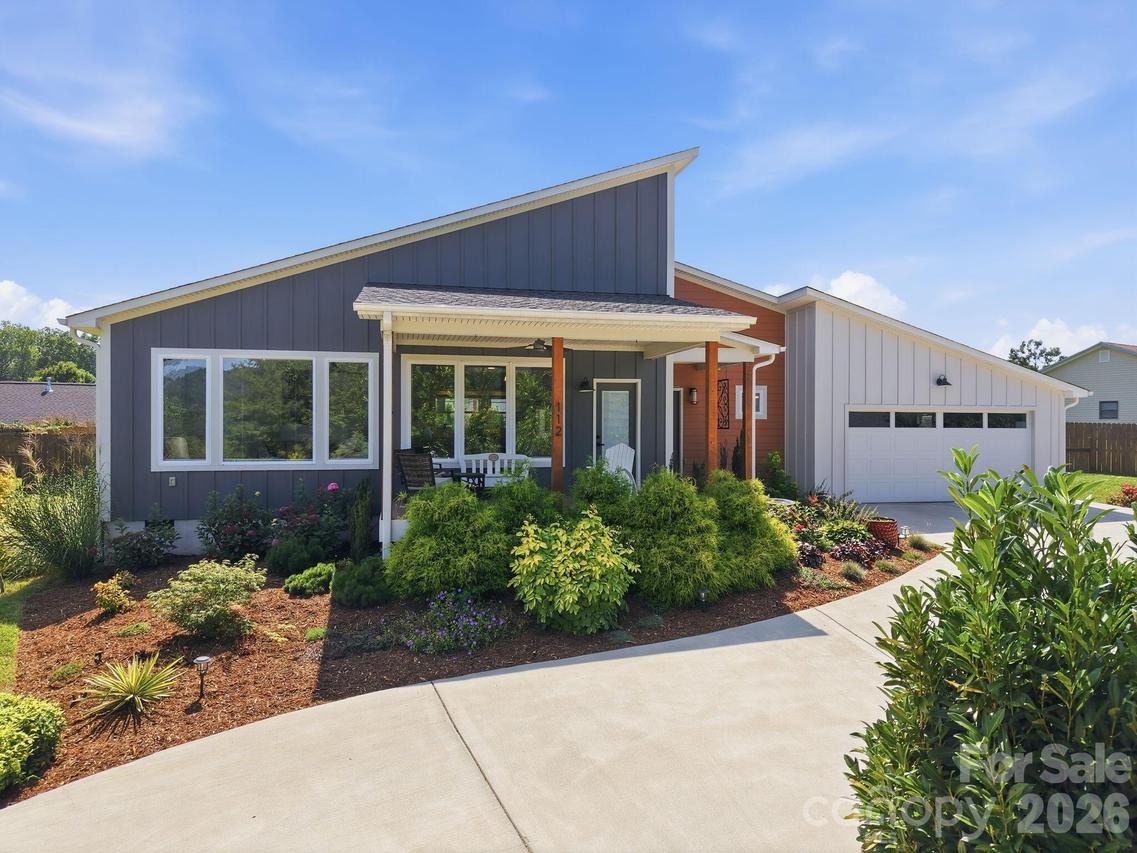 112 Upper Grove Ln., Weaverville, NC 28787