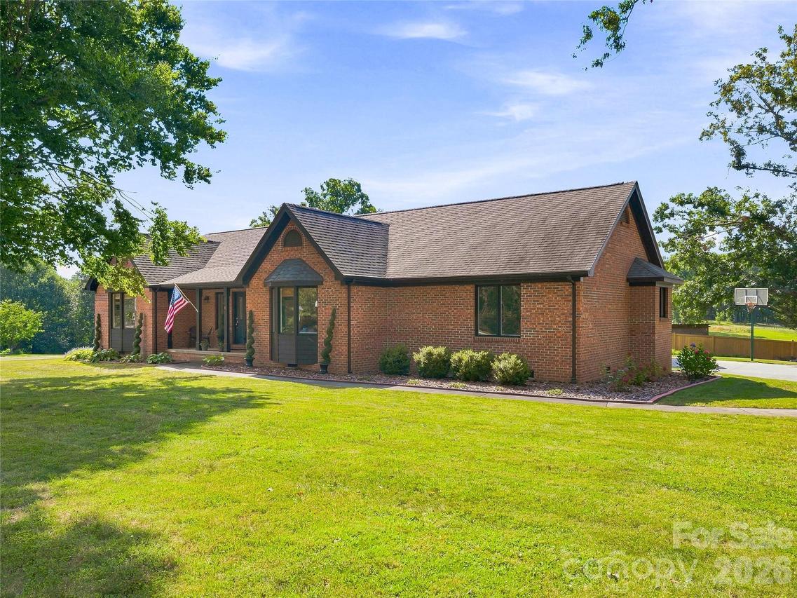 41 Forest Knoll Dr., Weaverville, NC 28787