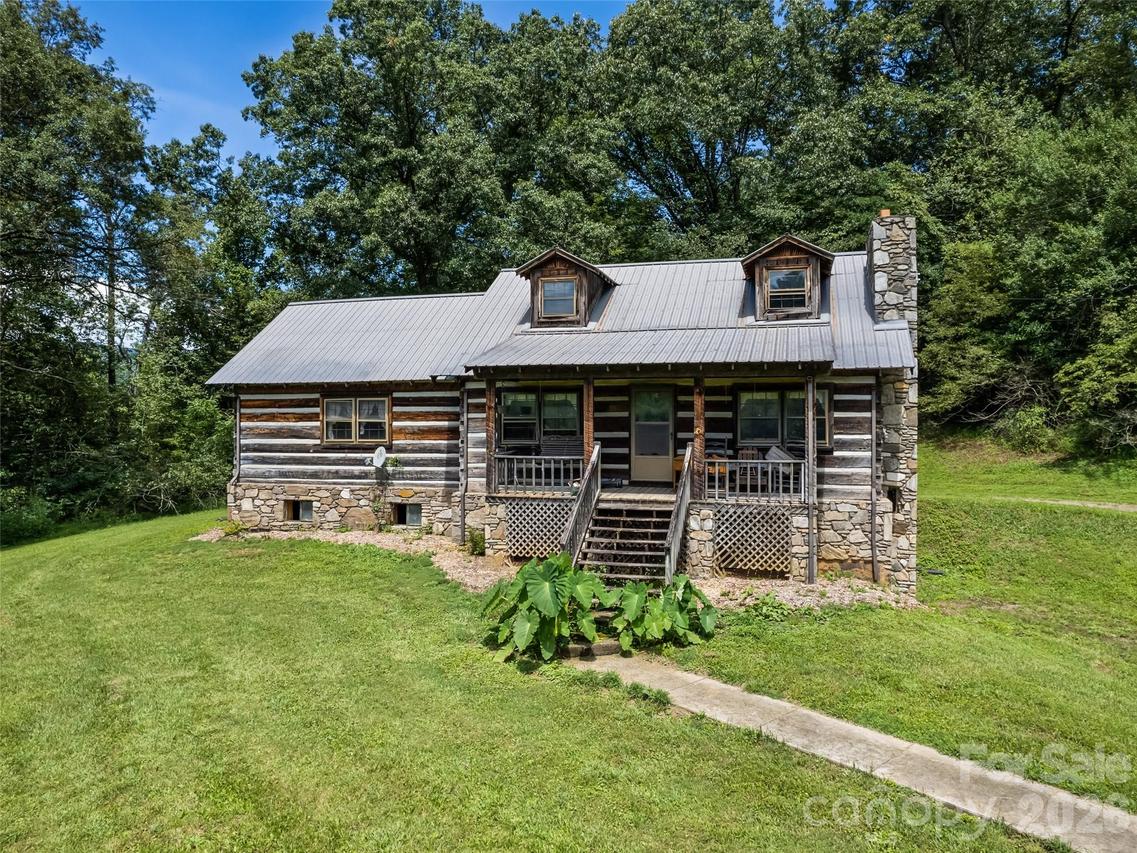 831 Qualla Rd., Waynesville, NC 28785