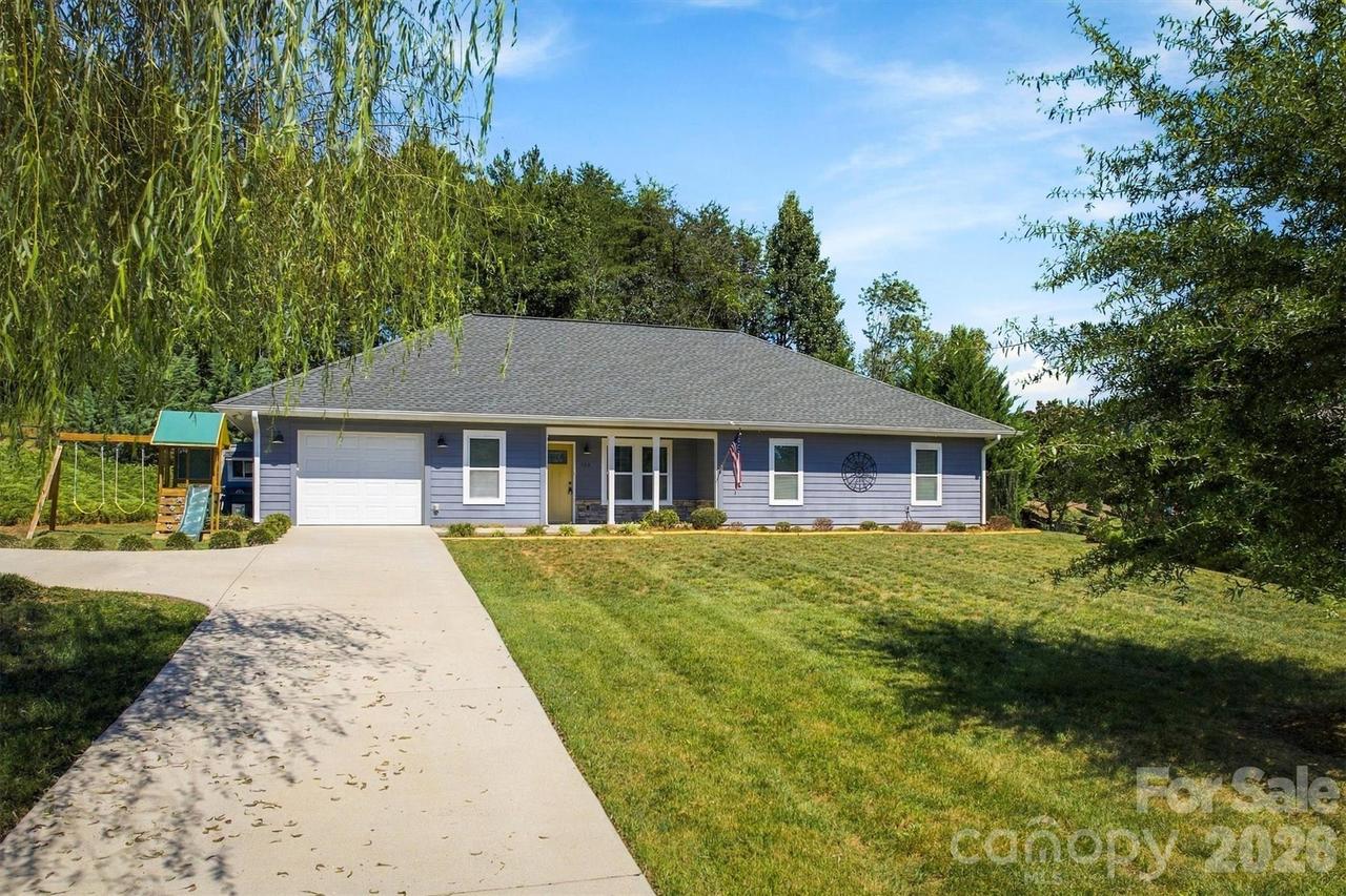 329 Springwood Dr., Valdese, NC 28690