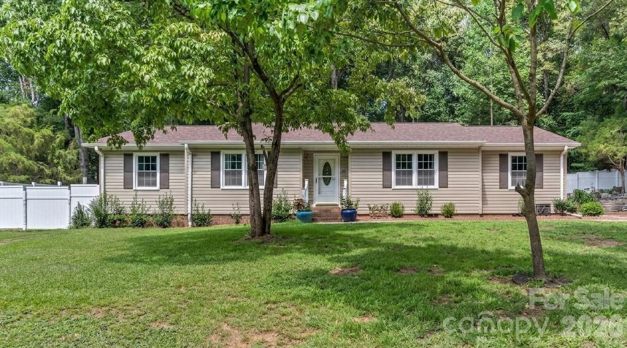 3545 N Lakeshore Dr., Clemmons, NC 27012