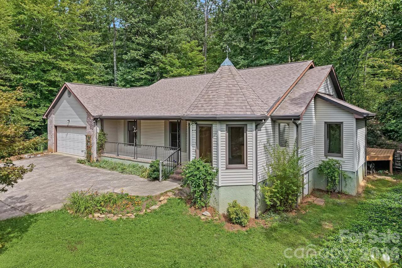 163 Woodburn Dr., Swannanoa, NC 28778