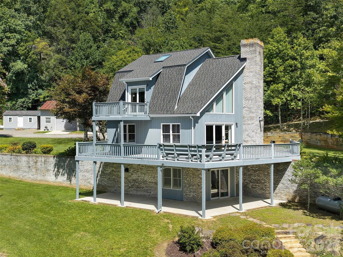225 Long Branch Rd., Swannanoa, NC 28778