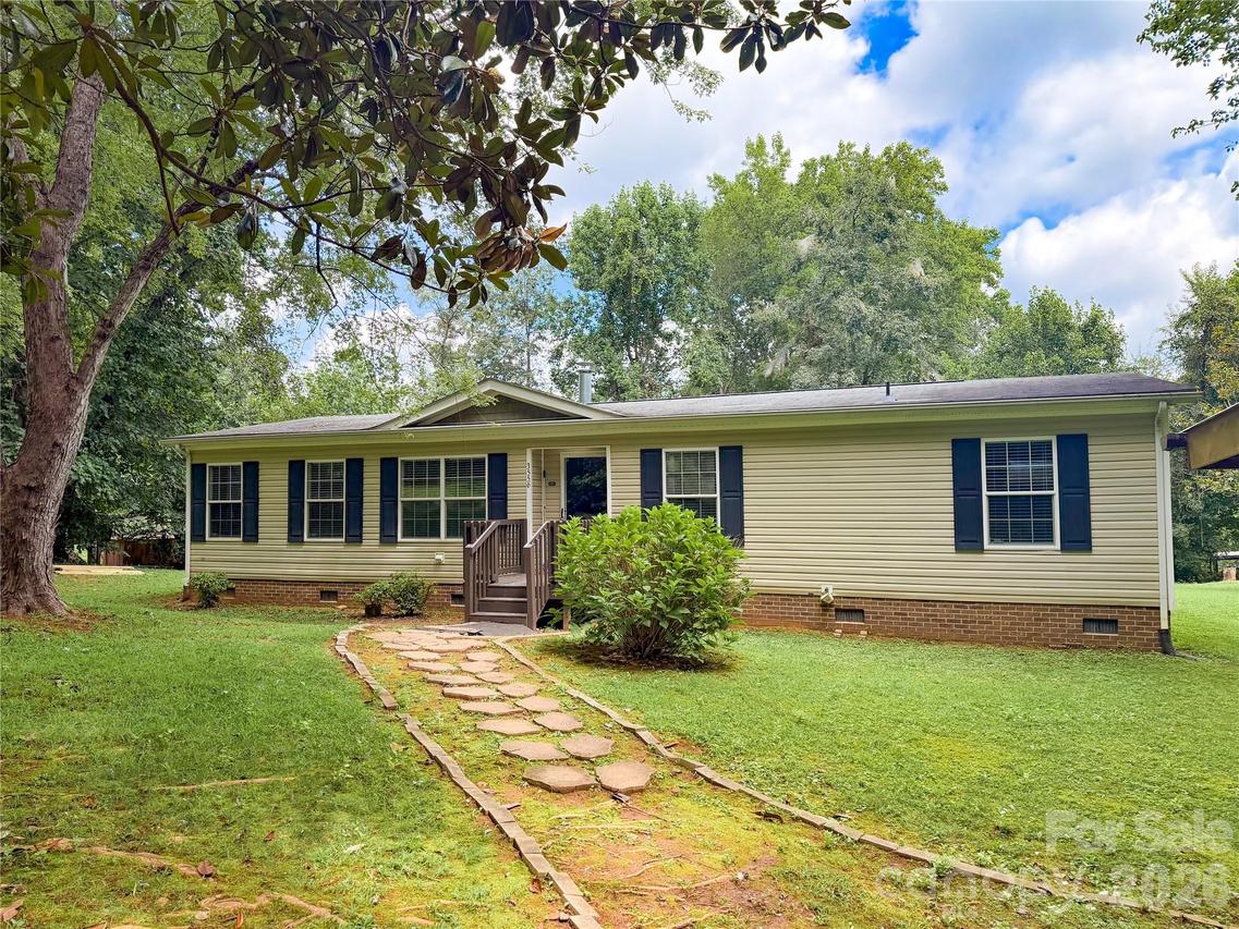 3556 Oakwood Ave., Claremont, NC 28610