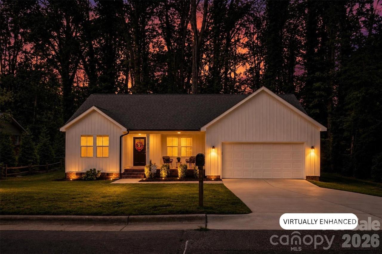 918 Brookwood Ct., Statesville, NC 28677
