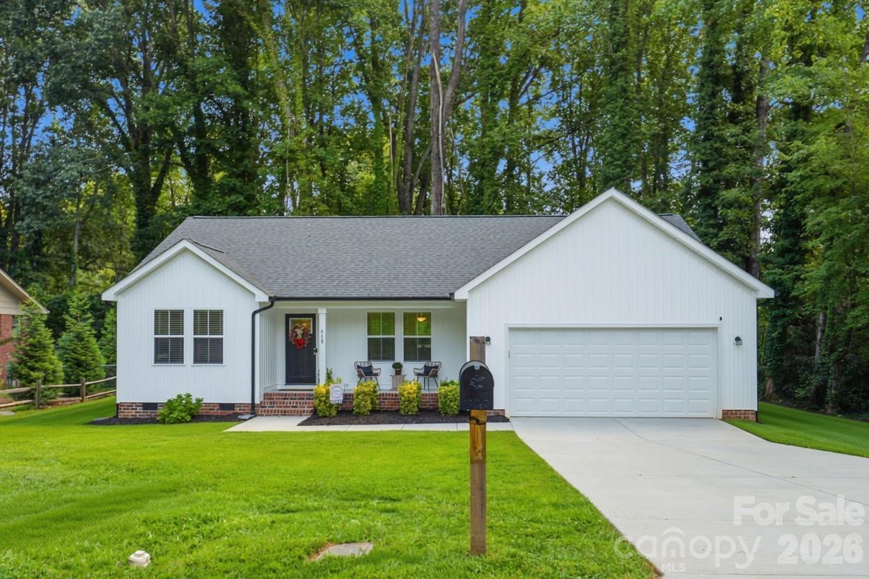 918 Brookwood Ct., Statesville, NC 28677