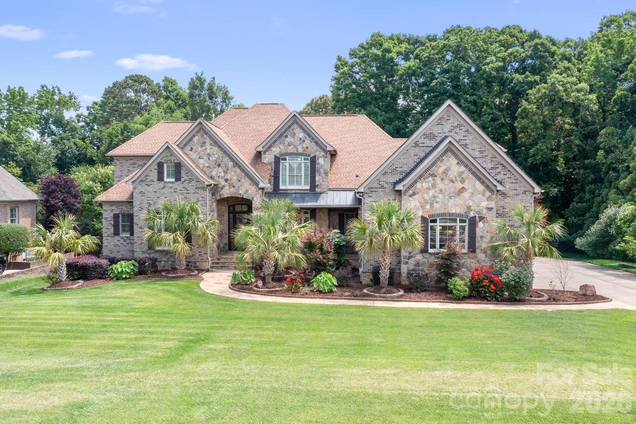 2215 Whiskery Dr., Waxhaw, NC 28173