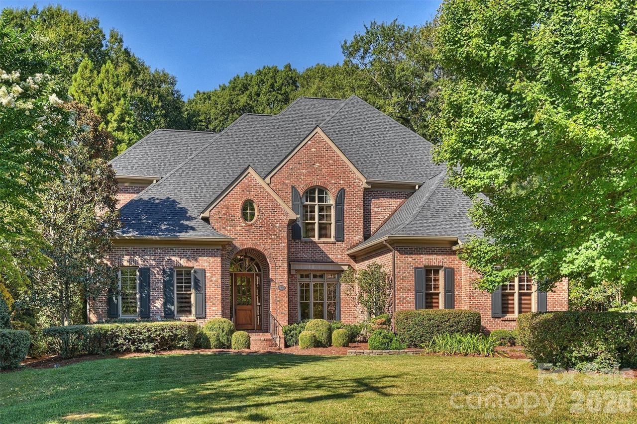 2720 Tanglewood Ln., Charlotte, NC 28211
